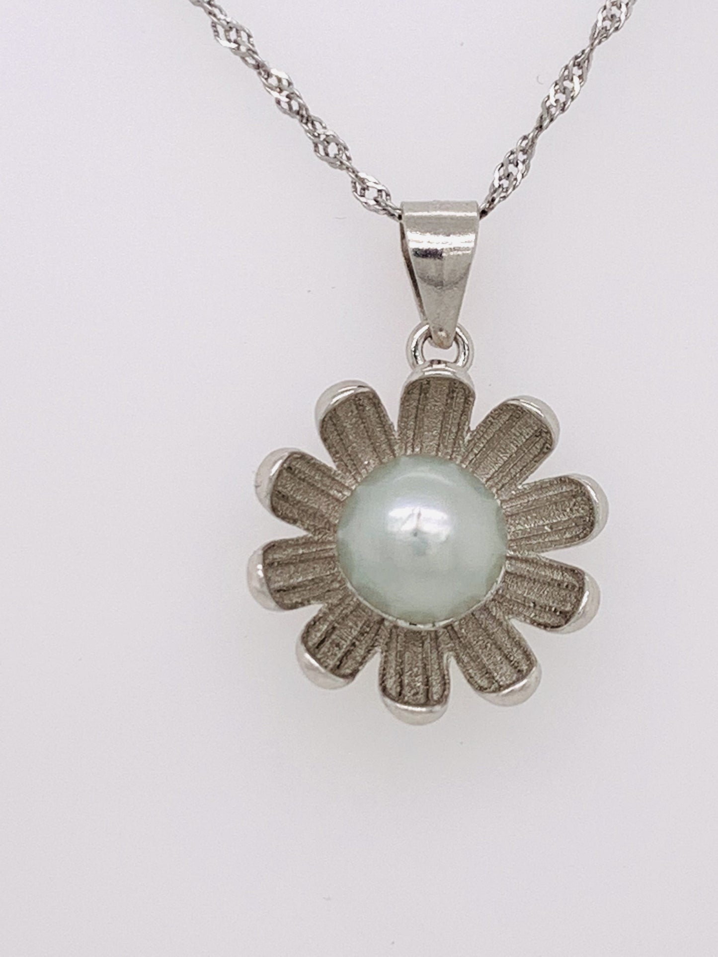 Floating Water Lily Diamond Necklace – diamondaupair